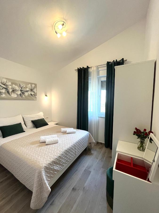 סבטי פטר Four Stars Apartments מראה חיצוני תמונה