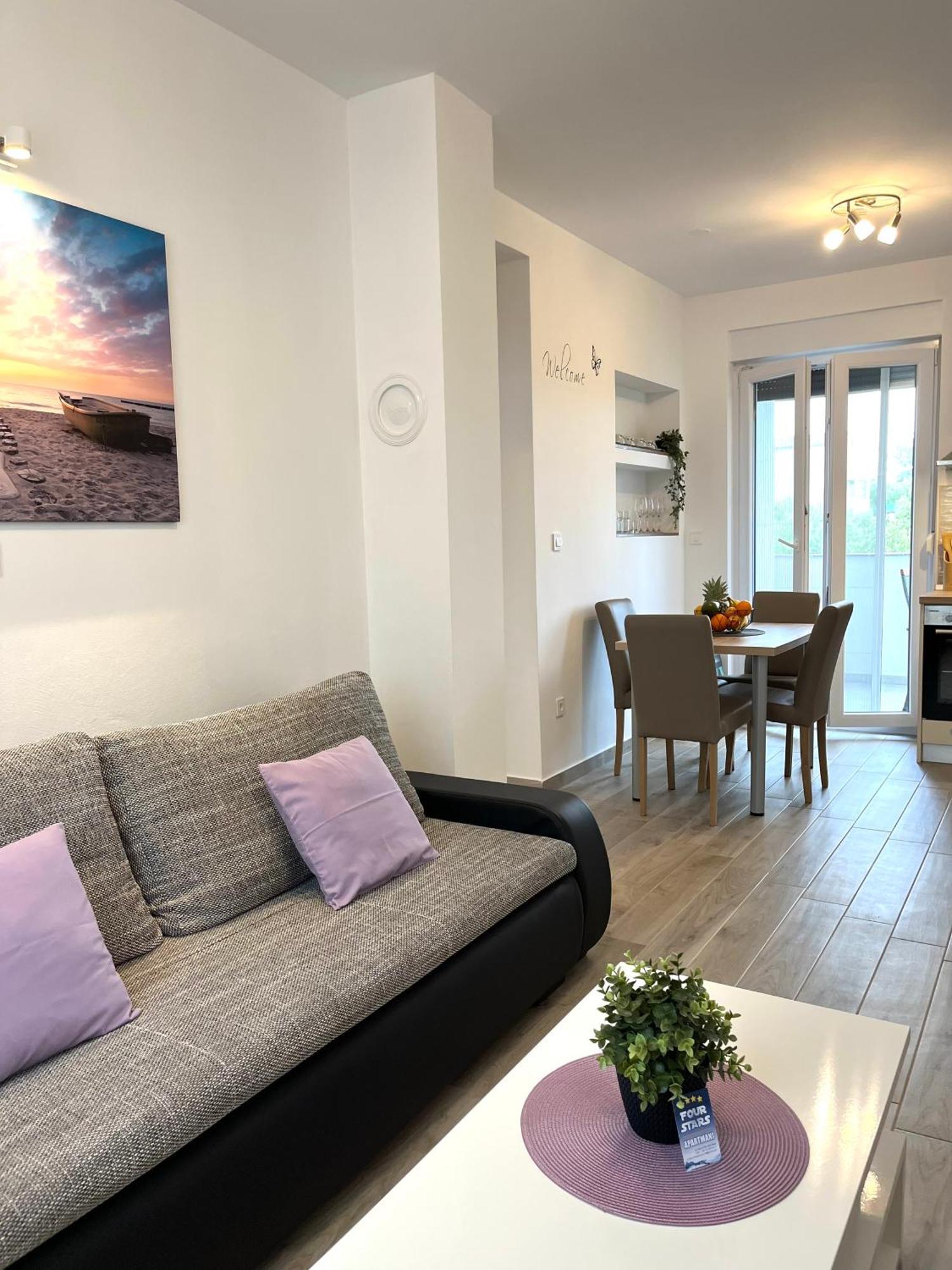 סבטי פטר Four Stars Apartments חדר תמונה